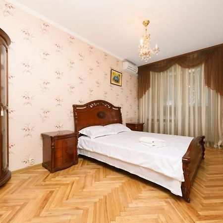 Apartment On Volodymirska 73 Street Киев Екстериор снимка
