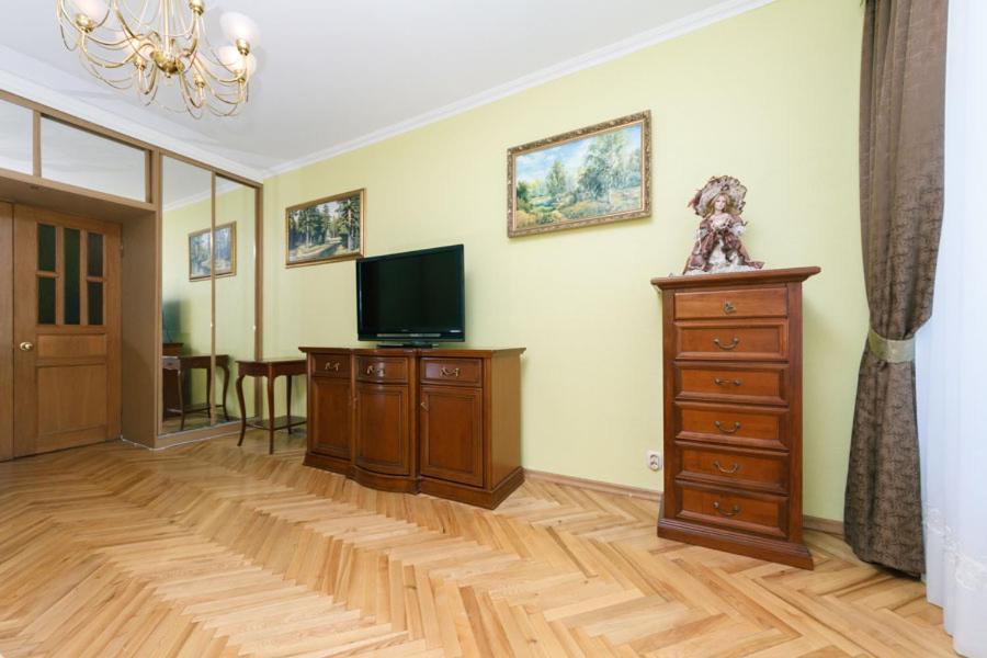 Apartment On Volodymirska 73 Street Киев Екстериор снимка